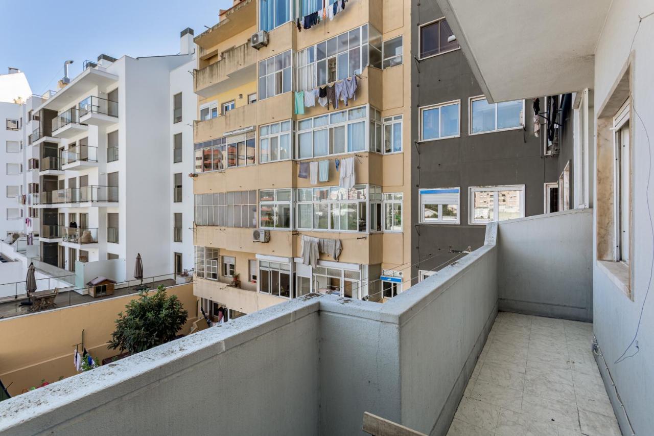 Joivy Striking Flat In Benfica Apartament