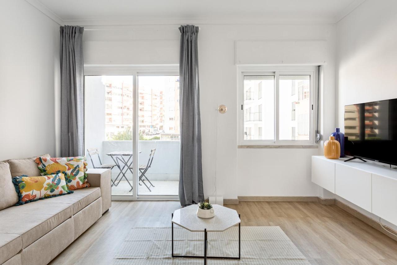 Joivy Striking Flat In Benfica Apartament